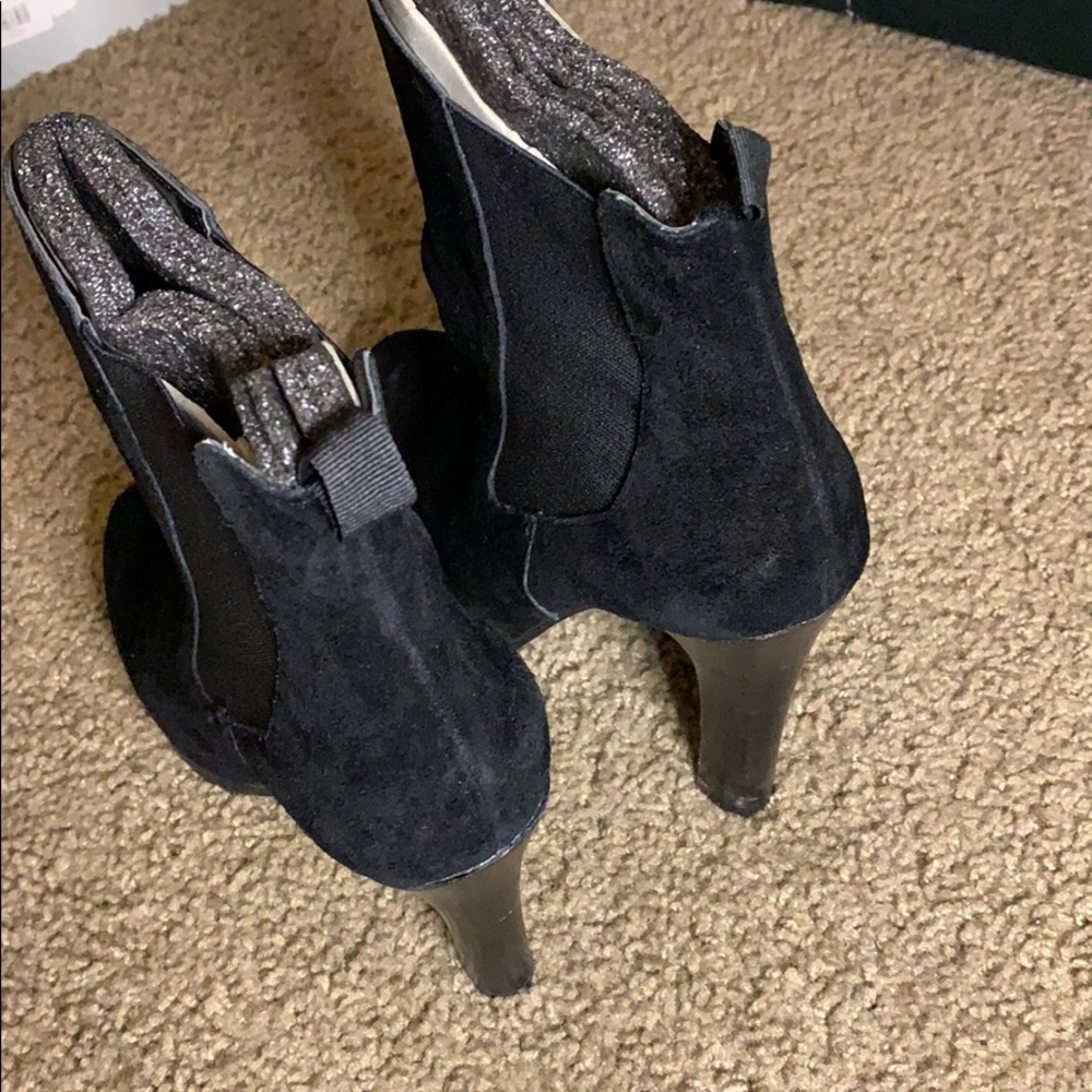 Shoes - Picture 3 of 4